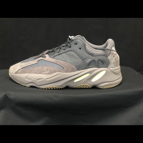 ADIDAS Yeezy 700 “Muave” BRAND NEW - Picture 6 of 8